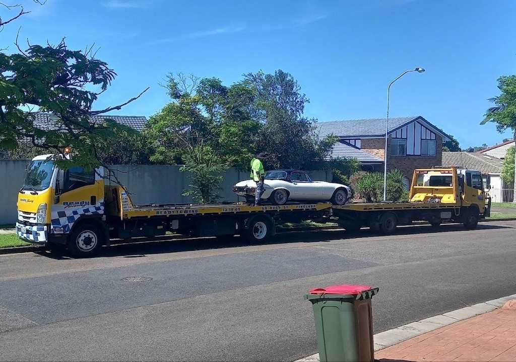 Tony Nelsons E Type on tow trucks