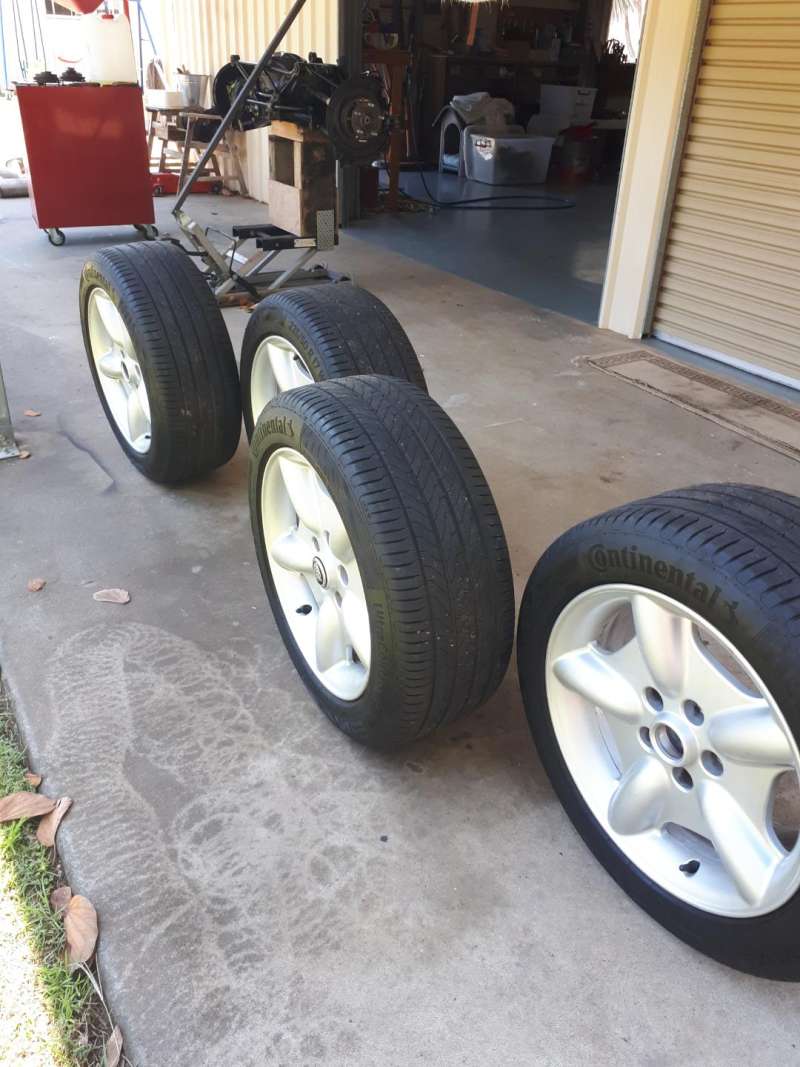 Set of XK8 Wheel and Tyres