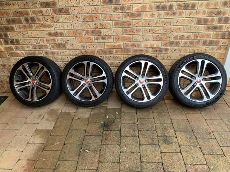 Jaguar 2020 XE Alloy Wheels and Tyres