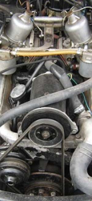 Daimler V8 2.5L for sale - 2 engines with auto trans