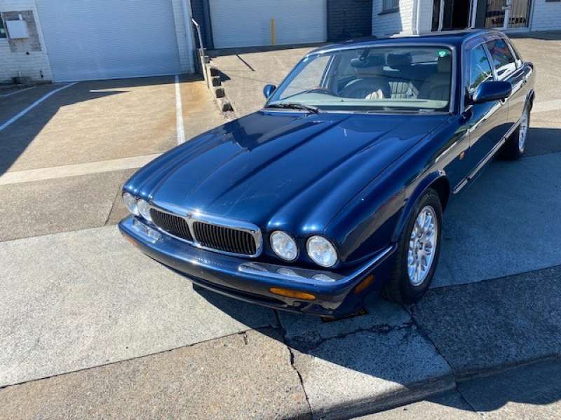 2001 Jaguar XJ V8 3.2L Executive
