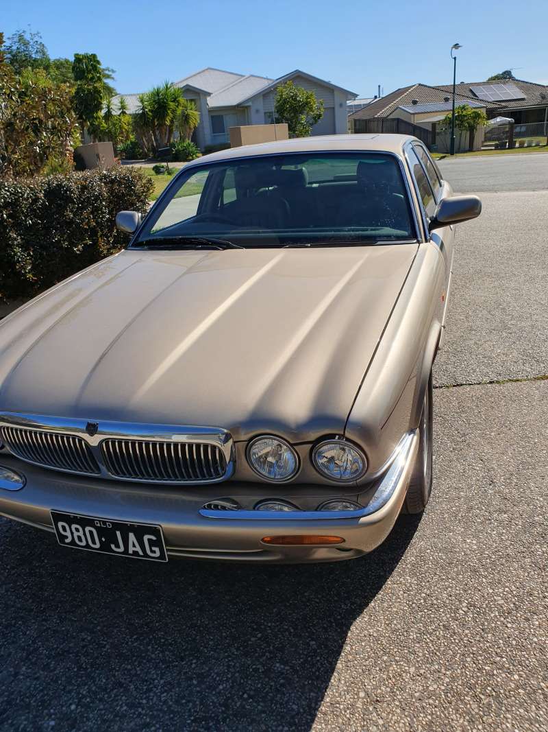 1998 Jaguar XJ8 3.2 Ltr Sovereign Sedan